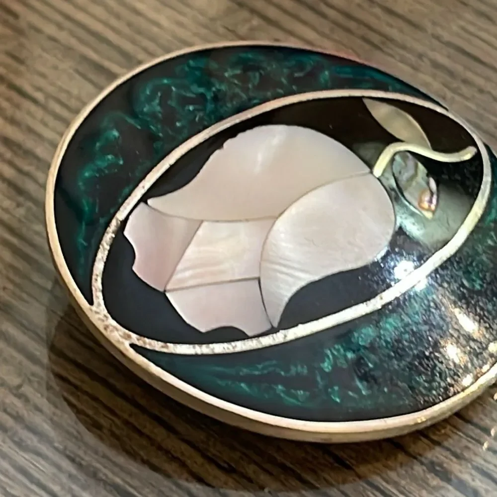 Vintage Alpaca Silver Round Tulip Pin with Mother of Pearl and Abalone Inlay